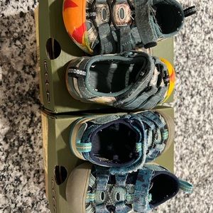 2 pair of toddler boys Keen size 6